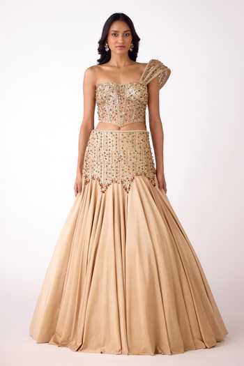 Basanti Kapde aur Koffee Gold Silk, Organza, Viscose Sequins, Stones Embellished Corset And Lehenga Set at Aza Fashions Basanti Kapde aur Koffee_Gold Silk, Organza, Viscose Sequins, Stones Embellished Corset And Lehenga Set _at_Aza_Fashions