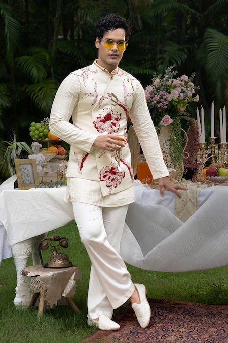 PAARSH Aurum Embroidered Bundi Kurta Set 