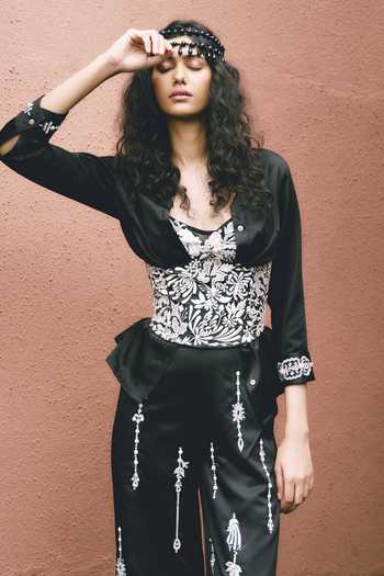 Buy_Dilnaz_Black Embroidery Lace Up Broad Waist Corset _Online_at_Aza_Fashions
