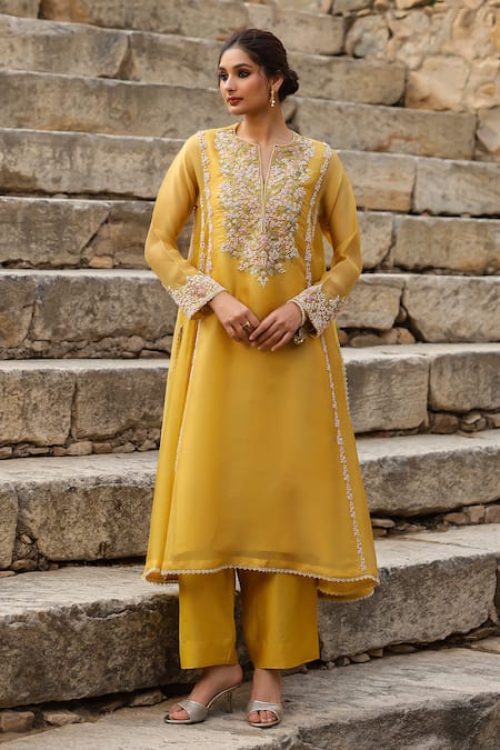 Label Niti Bothra Resham Embroidered Kurta Set 