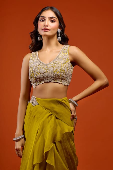 Buy_Prisho_Green Embroidery, Ruffles, Tassels V-neck Pre-draped Saree Set 