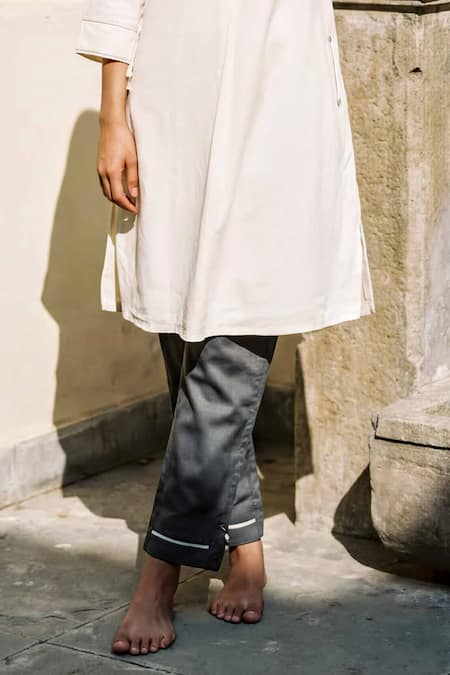 Anmol Kakad_Beige Cotton, Muslin (mulmul) Collared, Yes Kurta Set _Online_at_Aza_Fashions