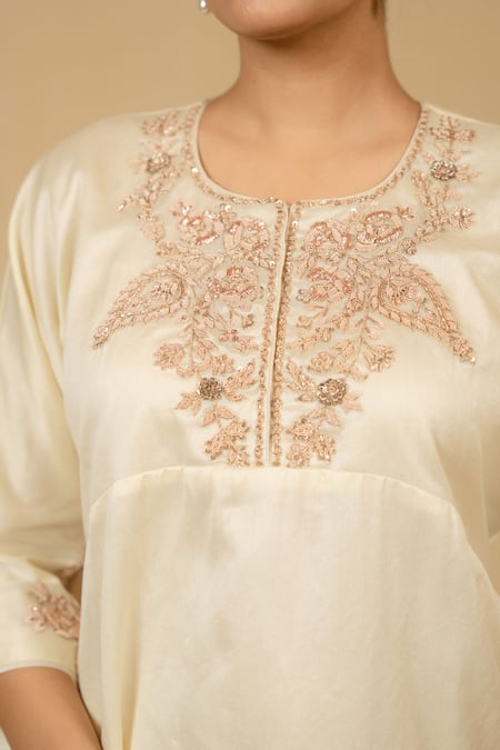 Gaurav katta_Ivory Silk, Chanderi Embroidery Round Neck, Yes Kurta And Pant Set _Online_at_Aza_Fashions