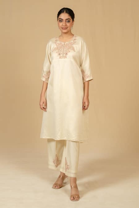 Gaurav katta_Ivory Silk, Chanderi Embroidery Round Neck, Yes Kurta And Pant Set _at_Aza_Fashions
