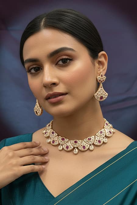 Minaki Scallop Embellished Necklace Set 