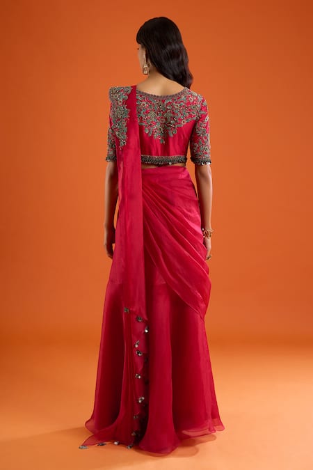 Prisho Scallop Border Embroidered Saree With Blouse 