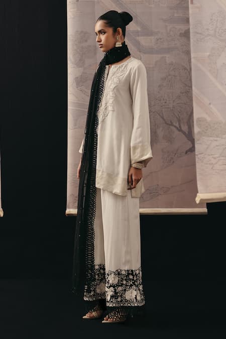 Twenty Nine Scallop Border Tulle Dupatta 