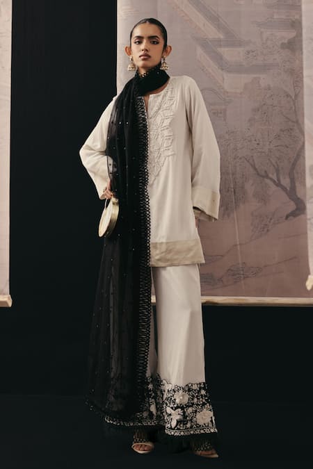 Twenty Nine Scallop Border Tulle Dupatta 