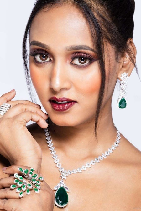 MRJEWELS Emerald Grace Royale Necklace Set 