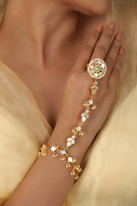 Riana Jewellery Mother Of Pearl Hathphool 