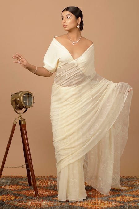Geroo Jaipur_Off White Chiffon Sequins V-neck Pre-draped Saree And Blouse Set _at_Aza_Fashions