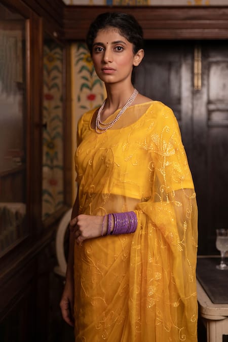 Buy_Geroo Jaipur_Yellow Chiffon Sequins Round Neck Work Pre-draped Saree And Blouse Set _Online_at_Aza_Fashions