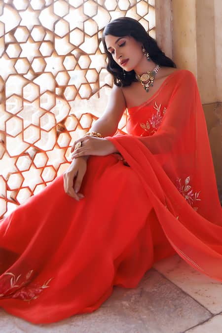 Geroo Jaipur_Peach Chiffon Sequins One Shoulder Motif Embroidered Pre-draped Saree Set _Online_at_Aza_Fashions