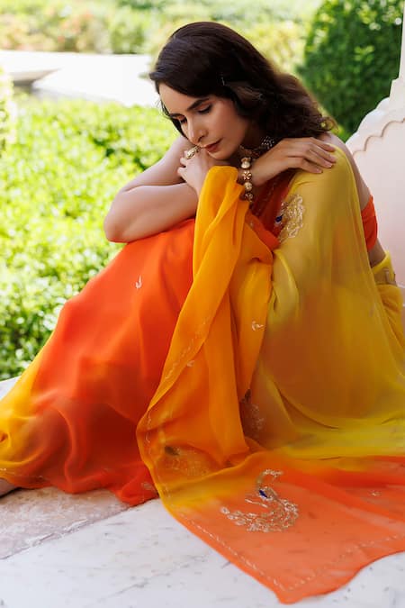 Buy_Geroo Jaipur_Yellow Chiffon Embroidery Round Neck Dual Tone Pre-draped Saree Set _Online_at_Aza_Fashions