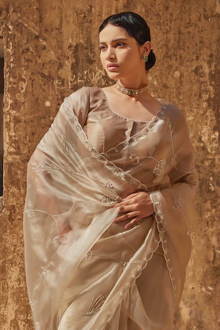 Buy_Geroo Jaipur_Gold Tissue Sequins Round Neck Embroidered Pre-draped Saree Set _Online_at_Aza_Fashions