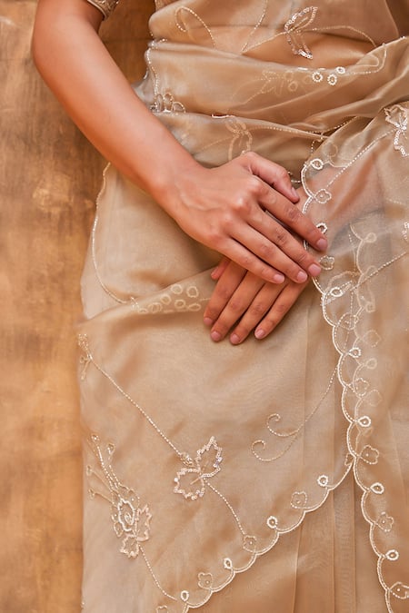 Geroo Jaipur_Gold Tissue Sequins Round Neck Embroidered Pre-draped Saree Set _at_Aza_Fashions