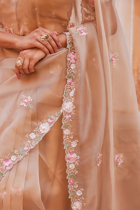 Buy_Geroo Jaipur_Gold Tissue Embroidery, Sequins V-neck Border Pre-draped Saree Set _Online_at_Aza_Fashions