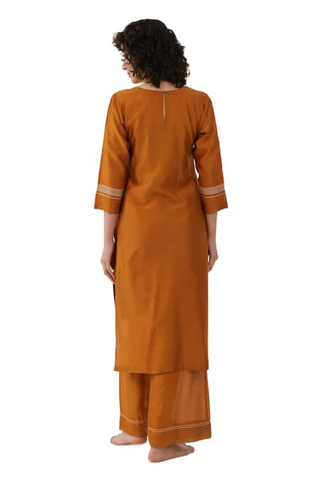 Khat Embroidered Chanderi Silk Kurta & Pant Set 