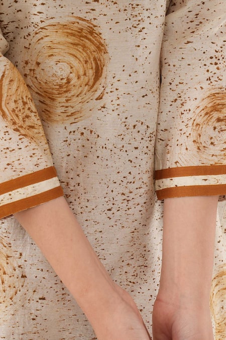 Khat_Beige Chanderi Silk Round Neck Polka Kurta And Pant Set _at_Aza_Fashions