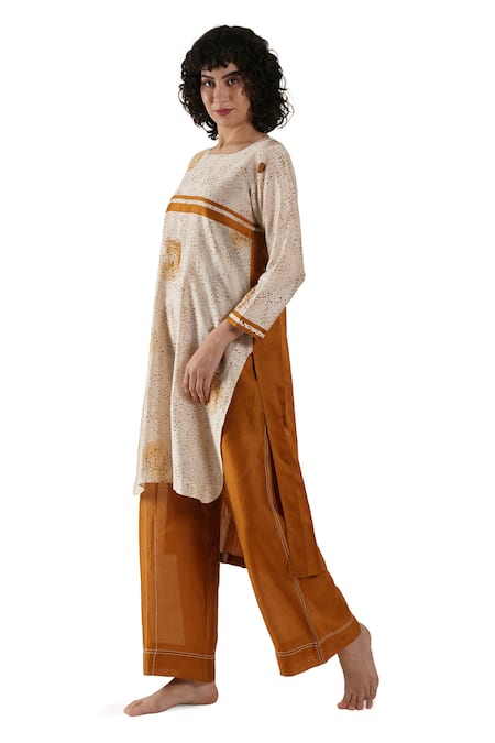 Khat_Beige Chanderi Silk Embroidery Round Neck Polka Print Kurta Set _Online_at_Aza_Fashions