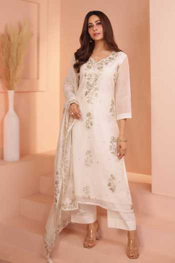 Karaj Jaipur Gold Chanderi, Shantoon Embroidery, Zari V-neck, Yes Ivory Mul Kurta Set Online at Aza Fashions Karaj Jaipur_Gold Chanderi, Shantoon Embroidery, Zari V-neck, Yes Ivory Mul Kurta Set _Online_at_Aza_Fashions