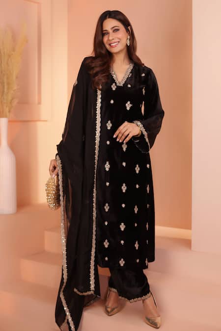 Karaj Jaipur Black Velvet Kurta Set 