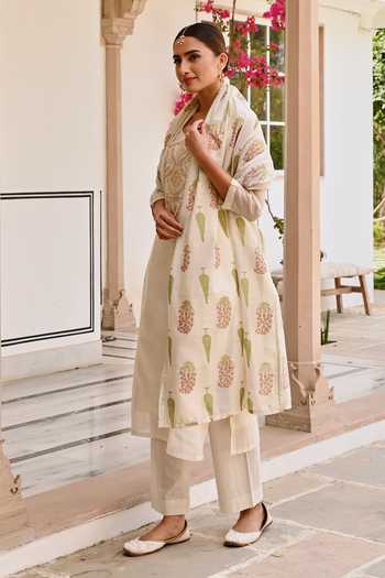 Karaj Jaipur_Cream Chanderi, Cotton Embroidery, Gota Patti V-neck, Yes Kurta Set _Online_at_Aza_Fashions