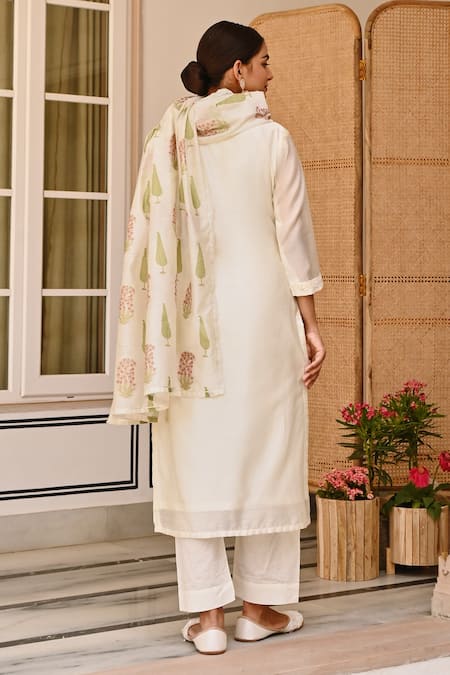 Karaj Jaipur Cream Chanderi Thread Embroidered Kurta Set 