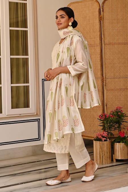 Buy Karaj Jaipur Cream Chanderi, Cotton Embroidery Thread Kurta Set Buy_Karaj Jaipur_Cream Chanderi, Cotton Embroidery Thread Kurta Set