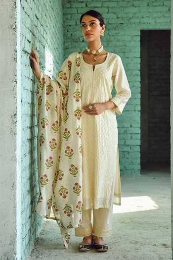Karaj Jaipur Thread Embroidered Chanderi Kurta Set 