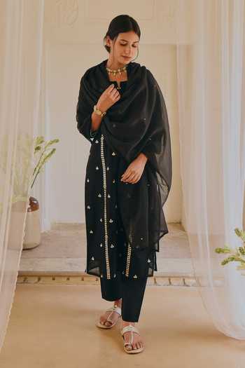 Karaj Jaipur Black Cotton, Chanderi, Kota Doria Zari Keyhole Neck Embroidered Kurta Set Online at Aza Fashions Karaj Jaipur_Black Cotton, Chanderi, Kota Doria Zari Keyhole Neck Embroidered Kurta Set _Online_at_Aza_Fashions