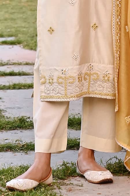 Karaj Jaipur_Cream Chanderi, Cotton Embroidery, Mirrors Round Neck Kurta Set _Online_at_Aza_Fashions
