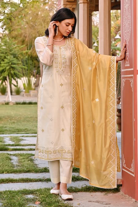 Buy_Karaj Jaipur_Cream Chanderi, Cotton Embroidery, Mirrors Round Neck Kurta Set 