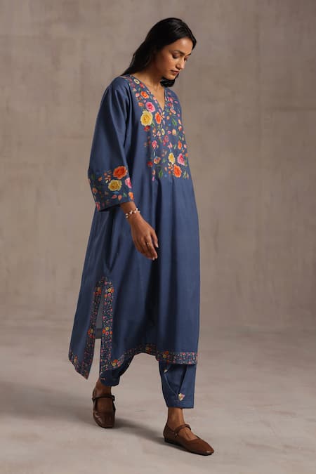 Roza_Blue Linen V-neck, Yes Seraphina Printed Phiran Kurta And Pant Set _Online_at_Aza_Fashions
