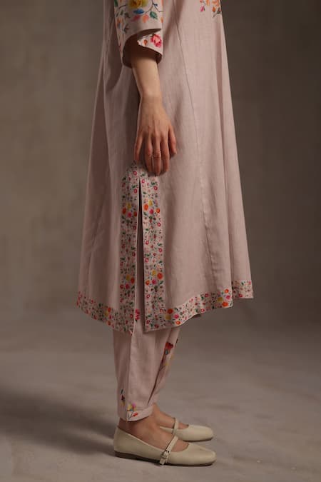 Buy_Roza_Pink Linen Embroidery V-neck, Yes Seraphina Printed Phiran Kurta And Pant Set _Online_at_Aza_Fashions