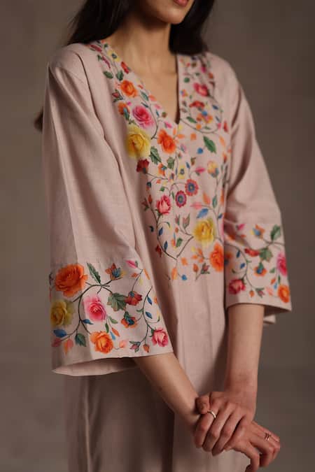 Buy_Roza_Pink Linen Embroidery V-neck, Yes Seraphina Printed Phiran Kurta And Pant Set 