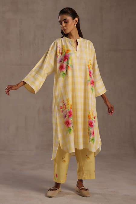 Shop Roza Yellow Linen Split V-neck Anne Printed Kurta And Pant Set Online at Aza Fashions Shop_Roza_Yellow Linen Split V-neck Anne Printed Kurta And Pant Set _Online_at_Aza_Fashions