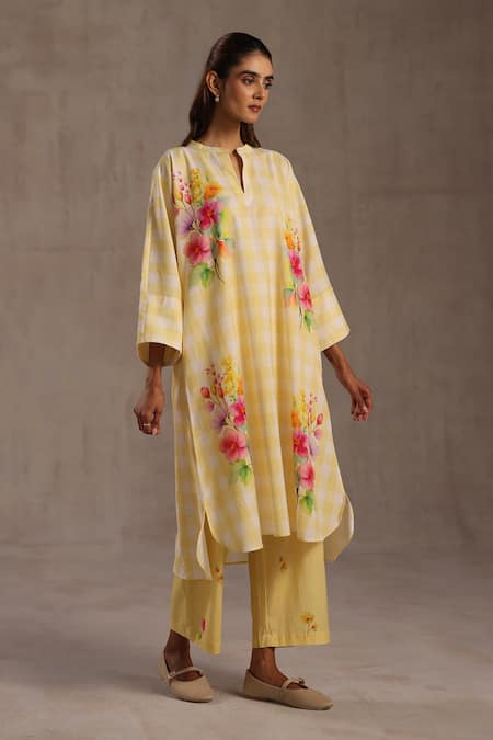 Roza Yellow Linen Split V-neck Anne Printed Kurta And Pant Set at Aza Fashions Roza_Yellow Linen Split V-neck Anne Printed Kurta And Pant Set _at_Aza_Fashions