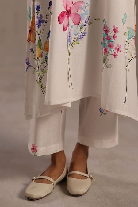 Shop_Roza_Multi Color Linen Split V-neck Margot Florette Print Kurta And Pant Set _Online_at_Aza_Fashions