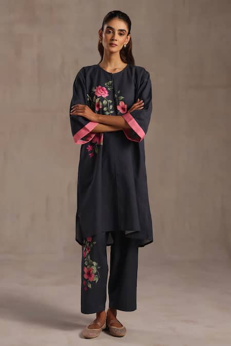 Roza_Pink Linen Round Neck Alyza Floral Print Kurta And Pant Set _Online_at_Aza_Fashions
