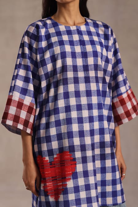 Roza_Blue Poplin Round Neck Love Checkered Tunic _at_Aza_Fashions