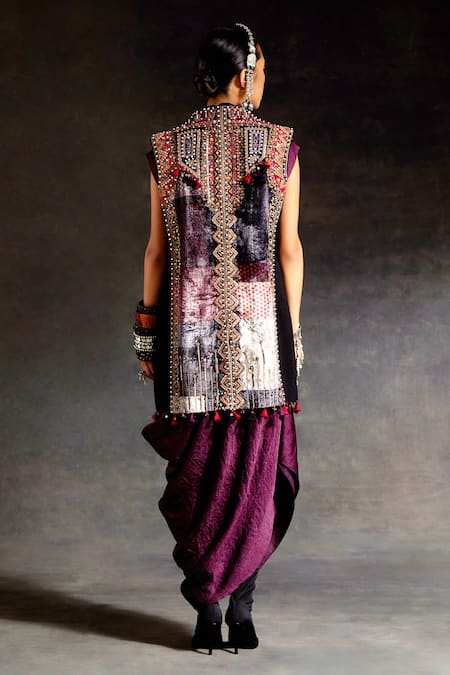 Aseem Kapoor Ruhi Embroidered Sleeveless Velvet Jacket 
