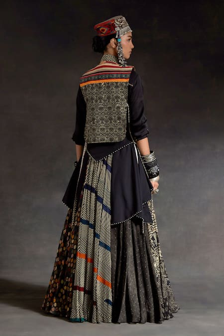 Aseem Kapoor Zuri Embroidered Gilet & Skirt Set 