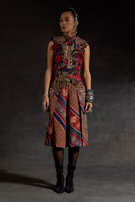 Aseem Kapoor Inaq Embroidered Floral Top & Culotte Shorts Set 