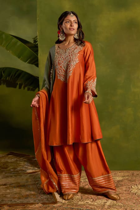 Kritika Dawar Roohani Hand Embroidered Kurta Set 