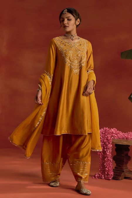 Kritika Dawar Hasrat Embroidered Kurta Set 
