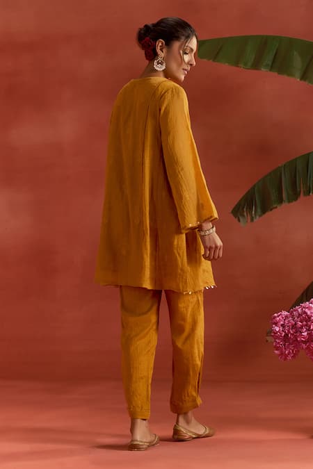 Kritika Dawar Aamira Thread Work Kurta & Pant Set 