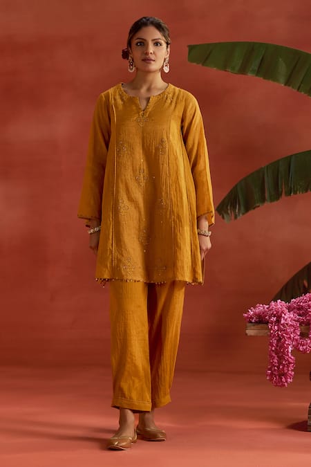 Kritika Dawar Aamira Thread Work Kurta & Pant Set 