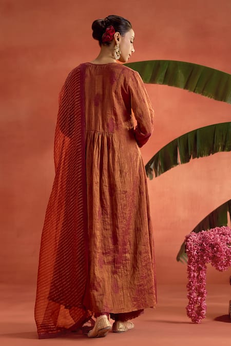 Kritika Dawar Gulnaaz Thread Embroidered A-Line Kurta Set 