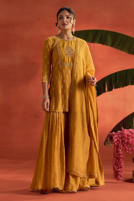Kritika Dawar Nargis Zari Embroidered Short Kurta Gharara Set 